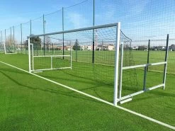 BUT DE FOOT À 8 RABATTABLE PREMIUM, EN ACIER Ø90MM, AVEC CROCHETS